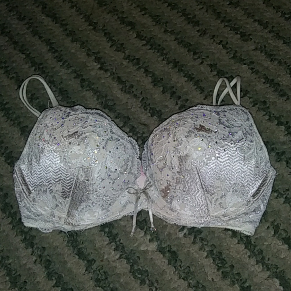 Victoria's Secret bra size 32D